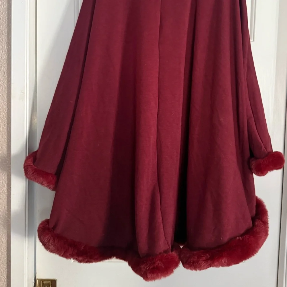 MARIGOLD KISS LUXURIOUS STUNNING OVERSIZED RED BURGUNDY FAUX FUR CAPE